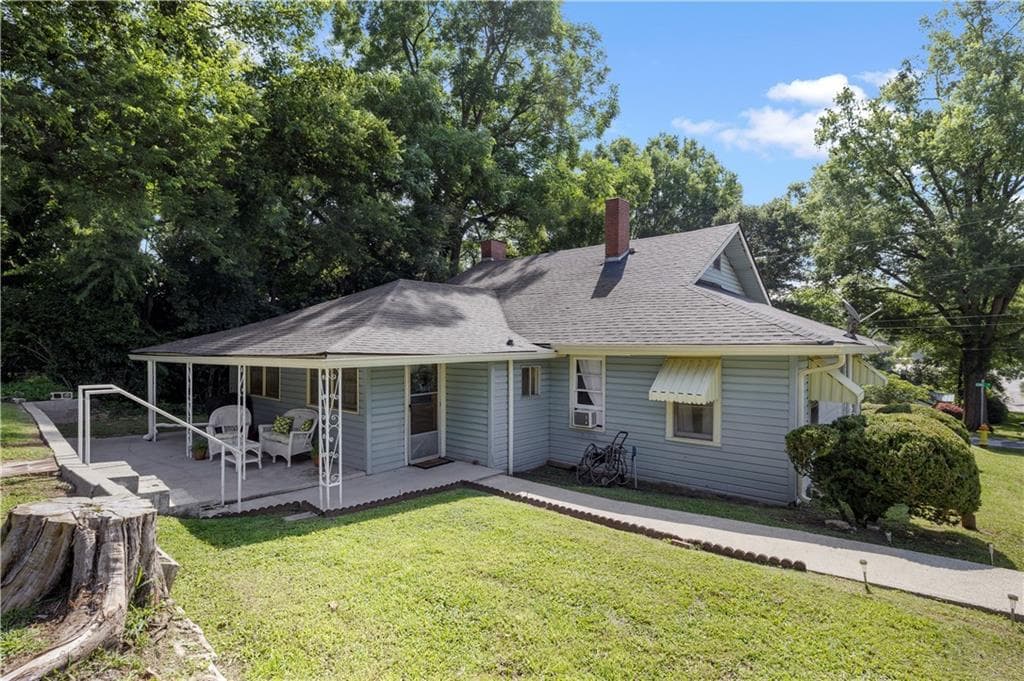 3 bedroom, 2 bathroom single family residence for sale at 310 Georgia Avenue, Summerville, GA 30747 — photo 2