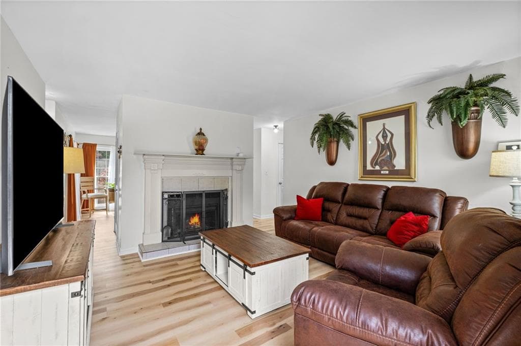 2 bedroom, 2 bathroom, 1,059 sq ft condominium for sale at 1166 Booth Road 209, Marietta, GA 30008 — photo 3