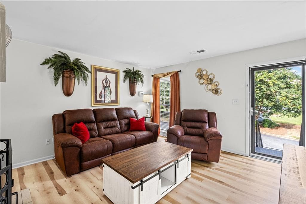 2 bedroom, 2 bathroom, 1,059 sq ft condominium for sale at 1166 Booth Road 209, Marietta, GA 30008 — photo 4