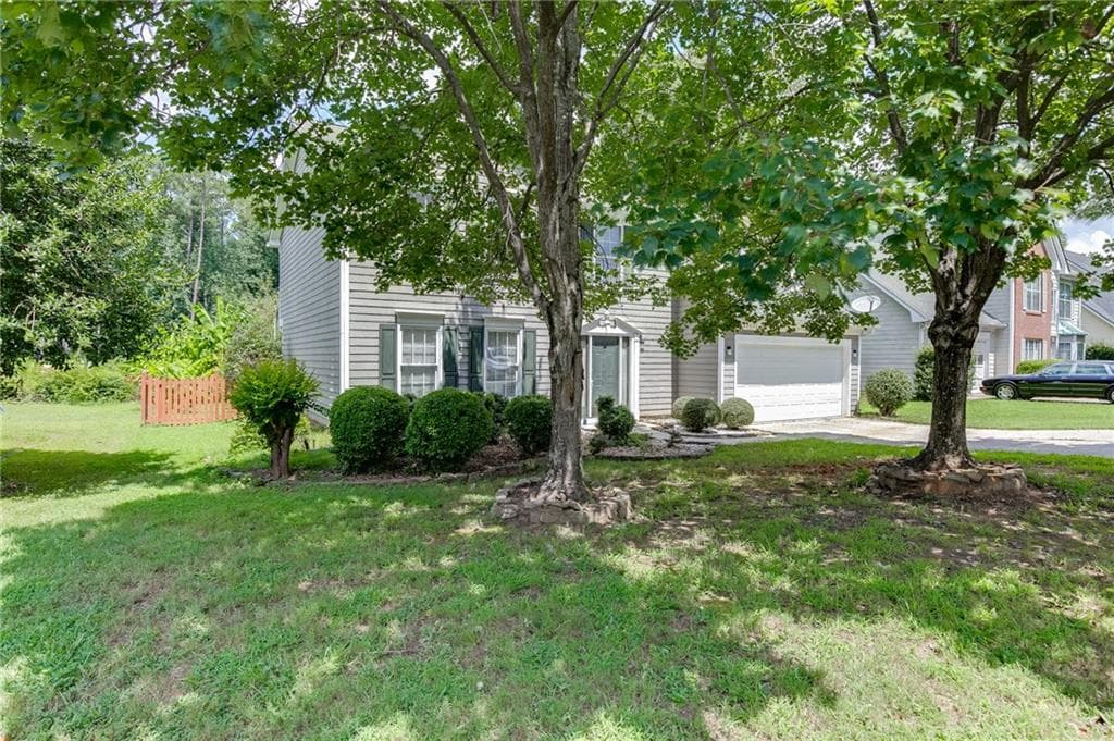 3 bedroom, 3 bathroom, 2,088 sq ft single family residence under contract at 3135 Paces Landing Drive, Lawrenceville, GA 30044 — photo 3