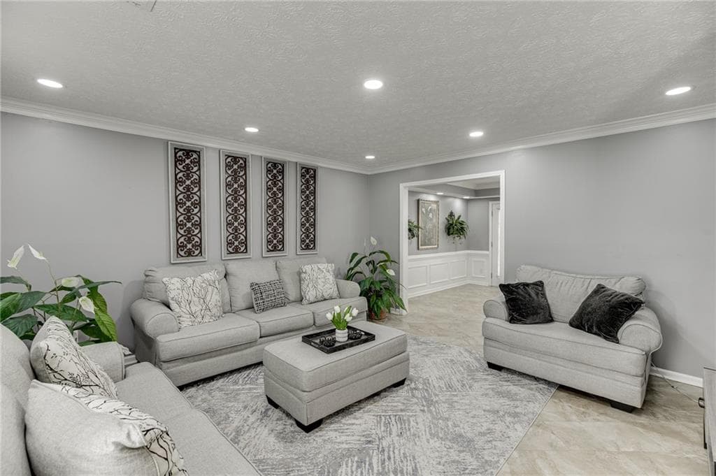 3 bedroom, 3 bathroom, 2,088 sq ft single family residence under contract at 3135 Paces Landing Drive, Lawrenceville, GA 30044 — photo 5