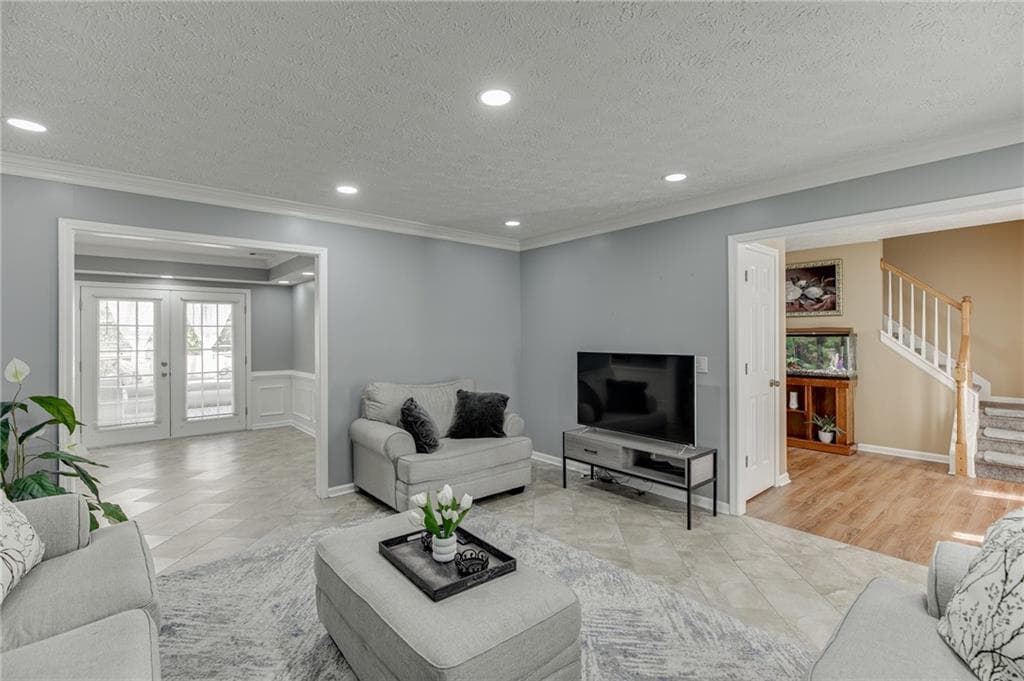 3 bedroom, 3 bathroom, 2,088 sq ft single family residence under contract at 3135 Paces Landing Drive, Lawrenceville, GA 30044 — photo 6