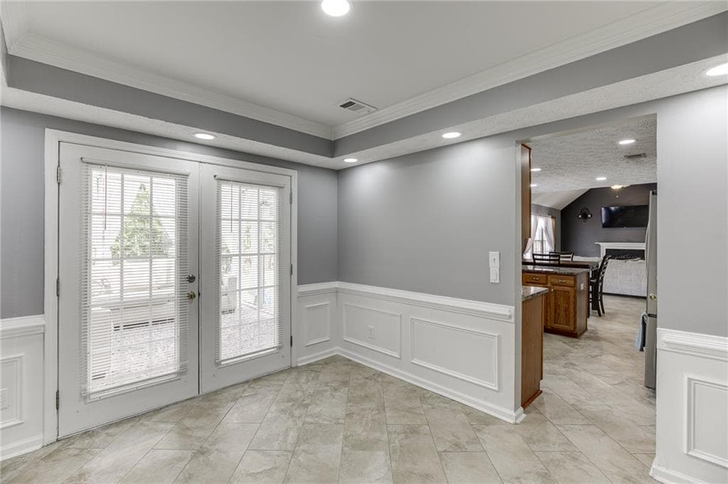 3 bedroom, 3 bathroom, 2,088 sq ft single family residence under contract at 3135 Paces Landing Drive, Lawrenceville, GA 30044 — photo 9
