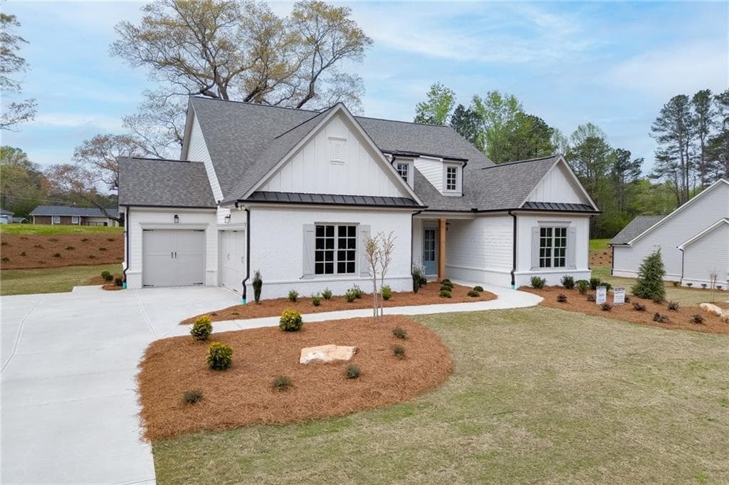 4 bedroom, 4 bathroom, 3,272 sq ft single family residence for sale at 8145 Heardsville Court, Cumming, GA 30028 — photo 2