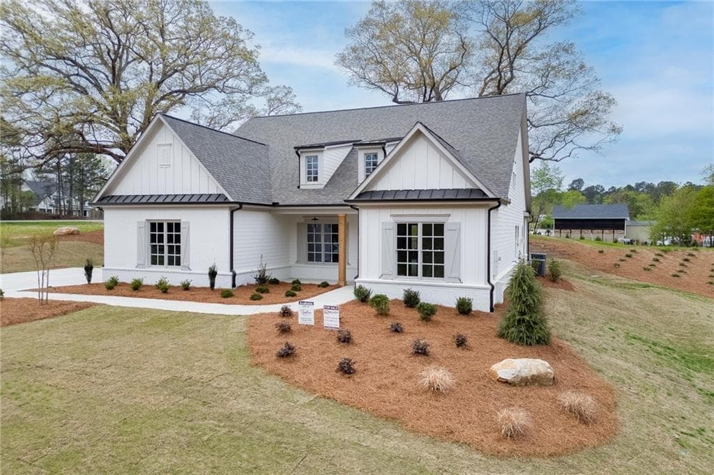 4 bedroom, 4 bathroom, 3,272 sq ft single family residence for sale at 8145 Heardsville Court, Cumming, GA 30028 — photo 3
