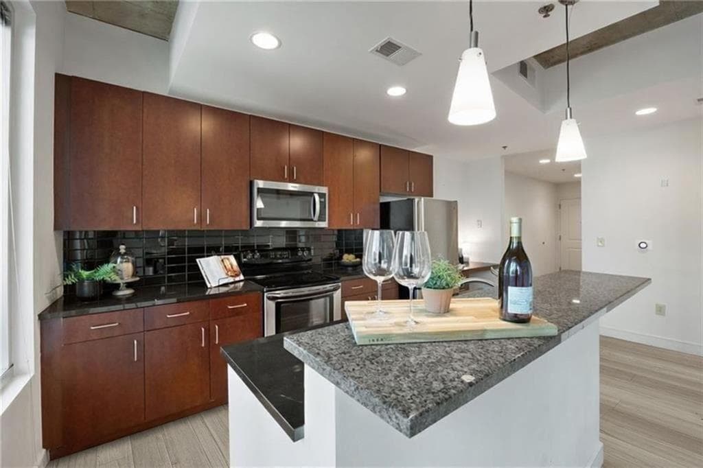 1 bedroom, 1 bathroom, 768 sq ft condominium for rent at 44 Peachtree Place 428, Atlanta, GA 30309 for $1,950 a month — photo 4