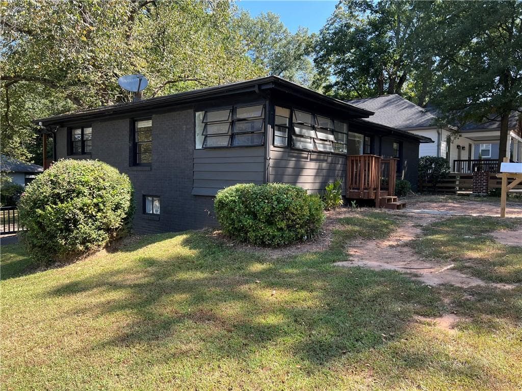 3 bedroom, 1 bathroom, 1,304 sq ft duplex for rent at 1215 Westview Drive, Atlanta, GA 30310 for $1,275 a month — photo 1 of 22