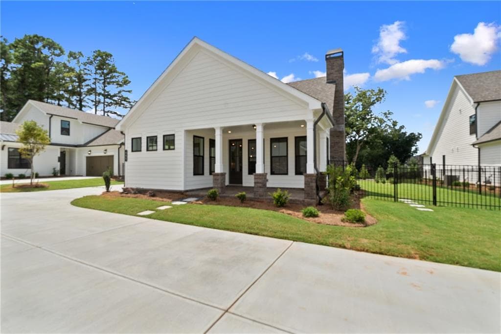 3 bedroom, 3 bathroom, 2,500 sq ft single family residence for sale at 585 Gavitt Drive, Cumming, GA 30040 — photo 4