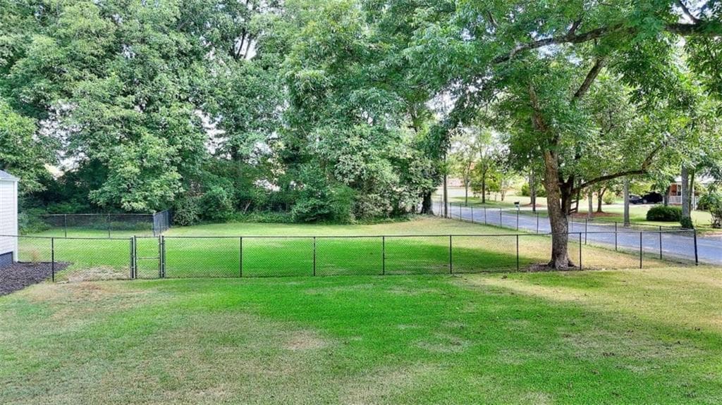 3 bedroom, 1 bathroom, 1,326 sq ft single family residence for sale at 186 S Forest Avenue, Social Circle, GA 30025 — photo 7