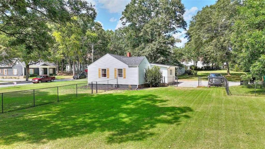 3 bedroom, 1 bathroom, 1,326 sq ft single family residence for sale at 186 S Forest Avenue, Social Circle, GA 30025 — photo 8