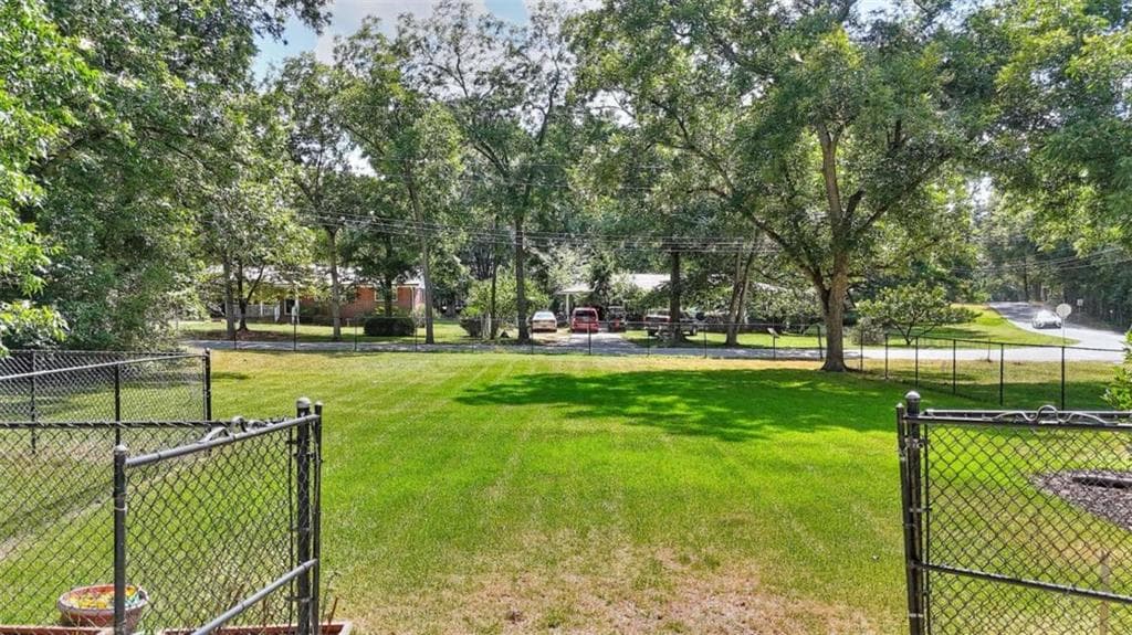 3 bedroom, 1 bathroom, 1,326 sq ft single family residence for sale at 186 S Forest Avenue, Social Circle, GA 30025 — photo 9