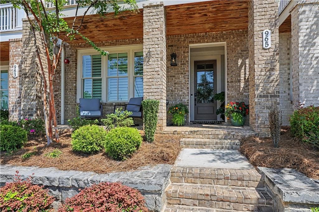 3 bedroom, 4 bathroom, 2,624 sq ft townhouse for sale at 965 South On Main Drive, Woodstock, GA 30188 — photo 2