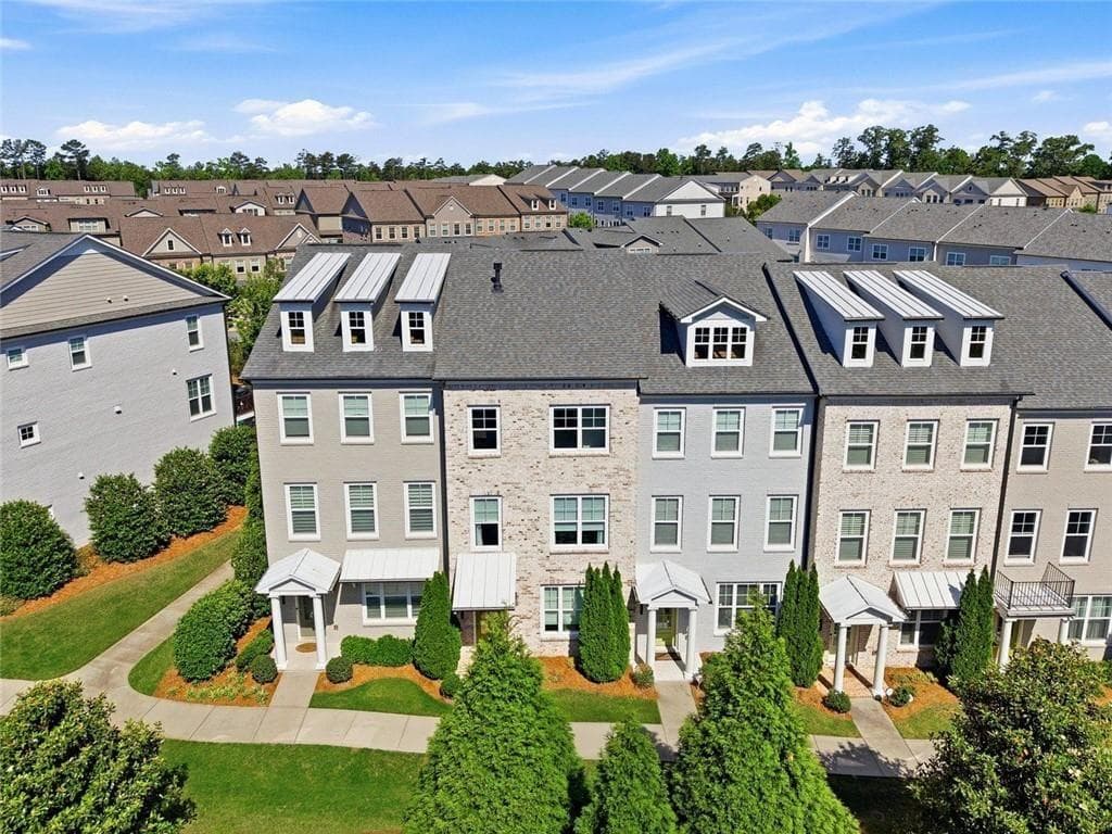 3 bedroom, 4 bathroom, 2,025 sq ft townhouse for sale at 10196 Windalier Way, Roswell, GA 30076