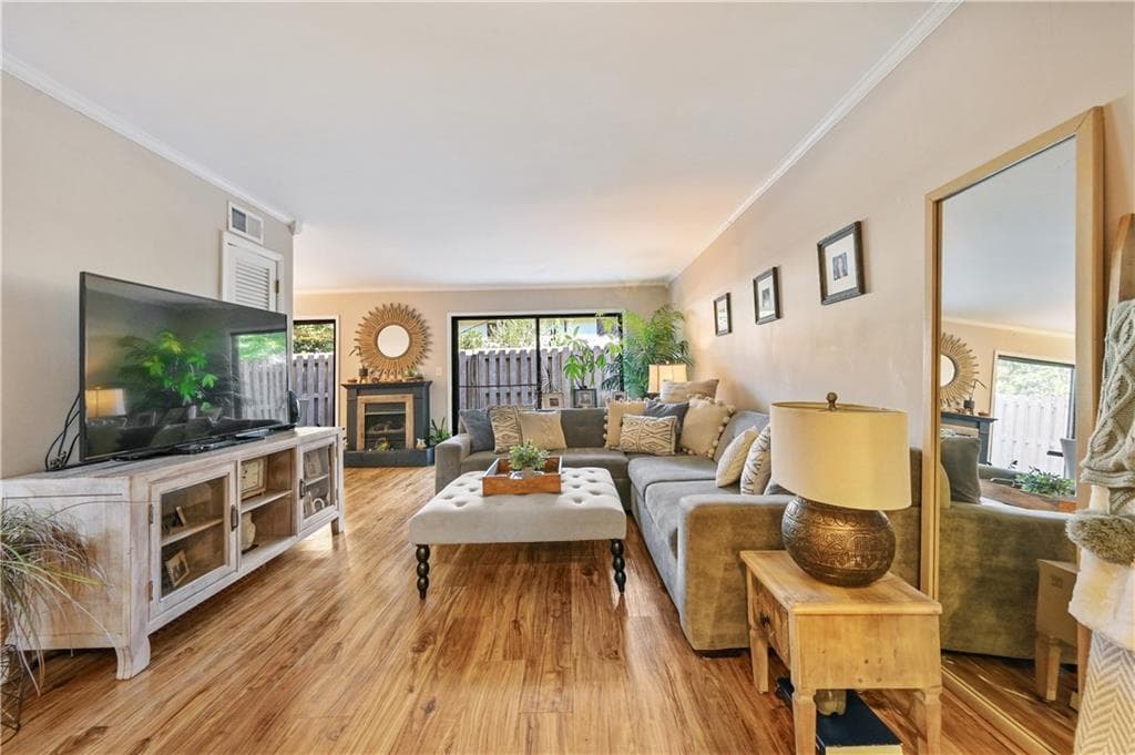 3 bedroom, 3 bathroom, 1,606 sq ft condominium for sale at 2525 Bradford Square, Atlanta, GA 30345 — photo 2