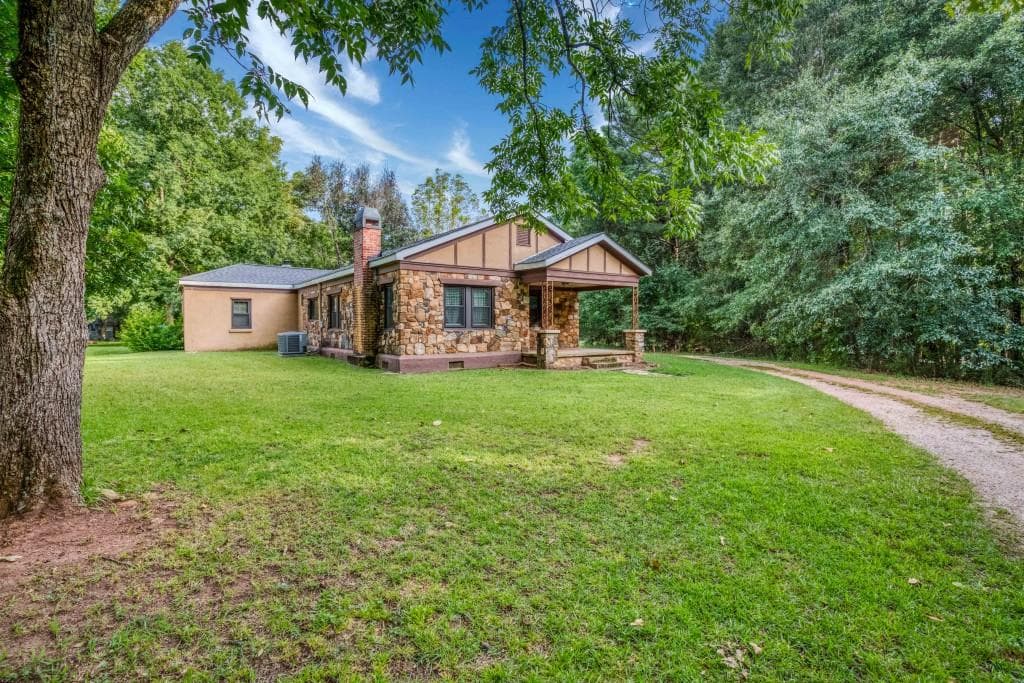 3 bedroom, 1 bathroom, 1,276 sq ft single family residence for sale at 2067 Cleveland Road, Bogart, GA 30622 — photo 6