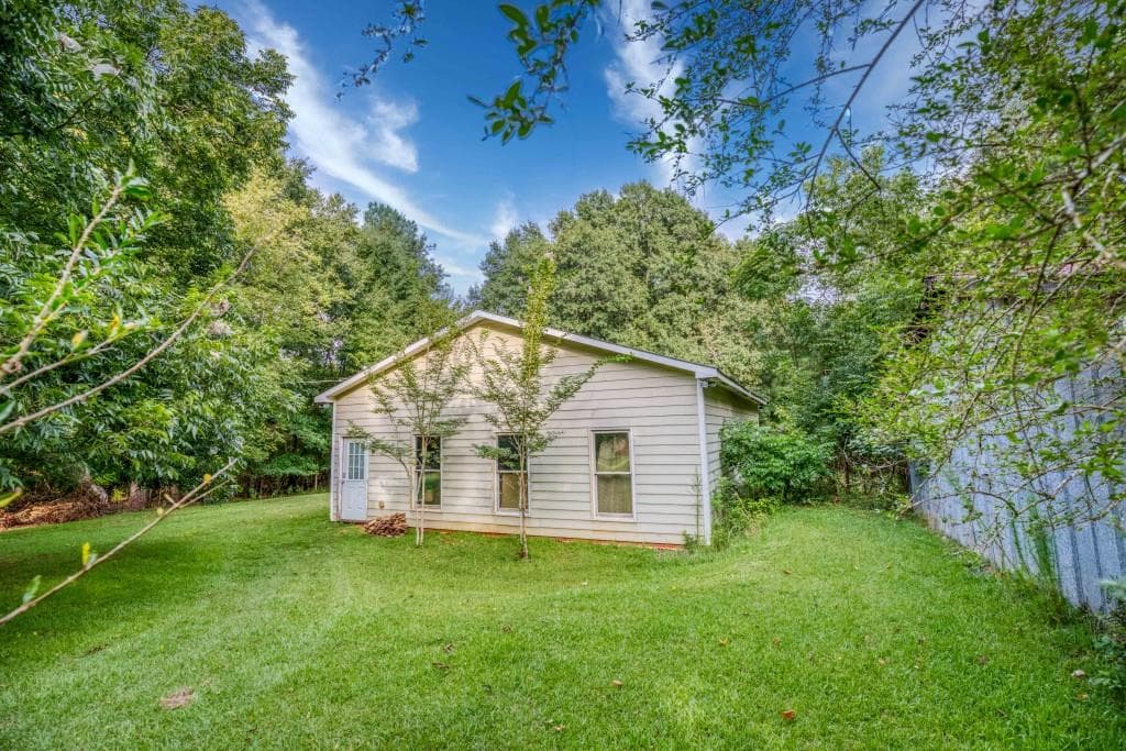 3 bedroom, 1 bathroom, 1,276 sq ft single family residence for sale at 2067 Cleveland Road, Bogart, GA 30622 — photo 7