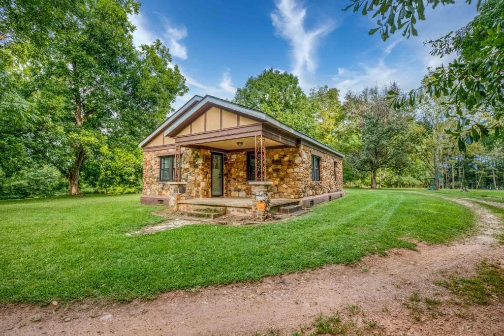 3 bedroom, 1 bathroom, 1,276 sq ft single family residence for sale at 2067 Cleveland Road, Bogart, GA 30622 — photo 8
