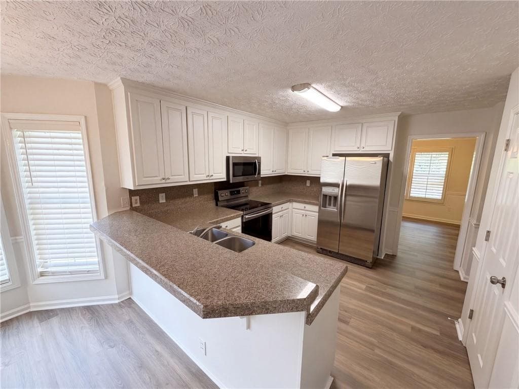 3 bedroom, 2 bathroom, 2,035 sq ft single family residence under contract at 3870 Cherry Ridge Walk, Suwanee, GA 30024 — photo 2