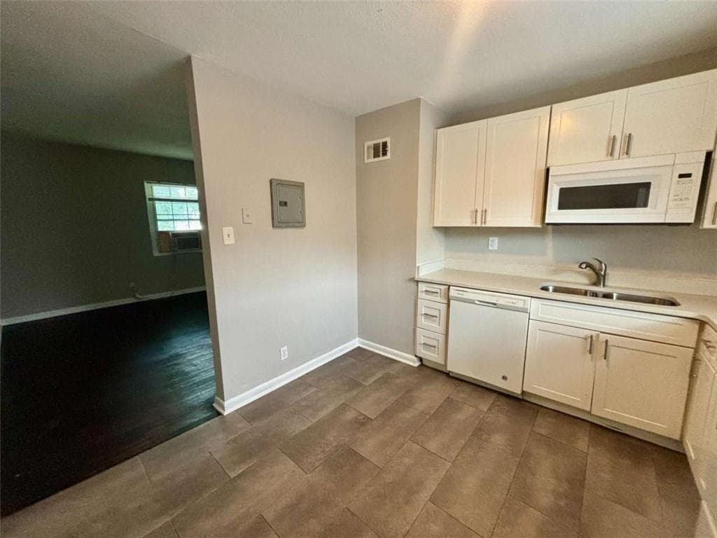 2 bedroom, 1 bathroom, 650 sq ft apartment for rent at 1048 Washington Street 2, Atlanta, GA 30315 for $1,075 a month — photo 6