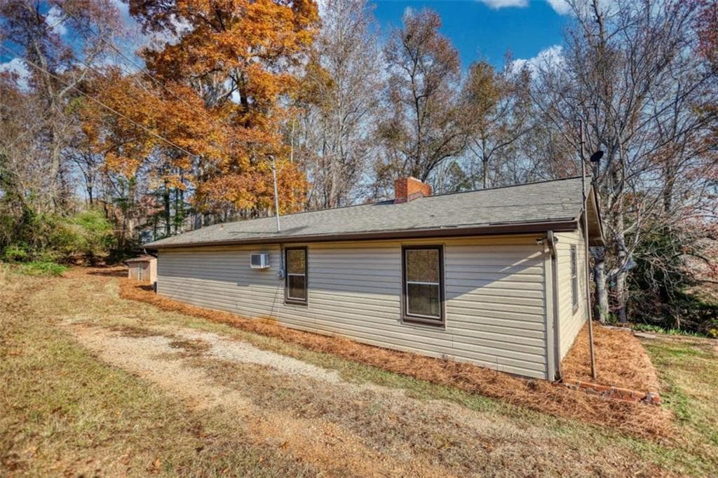 2 bedroom, 1 bathroom, 1,100 sq ft single family residence for sale at 3001 Highway 213, Mansfield, GA 30055