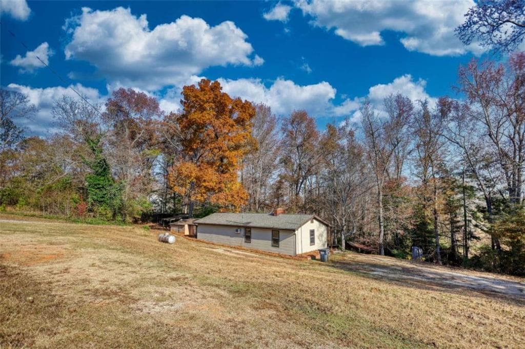 2 bedroom, 1 bathroom, 1,100 sq ft single family residence for sale at 3001 Highway 213, Mansfield, GA 30055 — photo 7