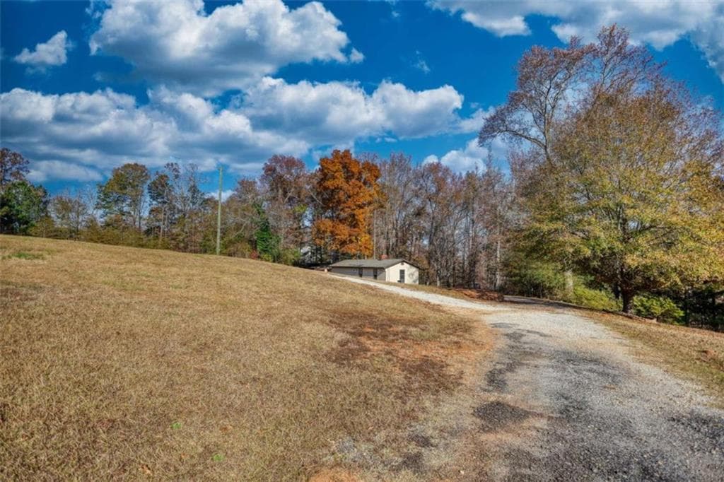 2 bedroom, 1 bathroom, 1,100 sq ft single family residence for sale at 3001 Highway 213, Mansfield, GA 30055 — photo 9