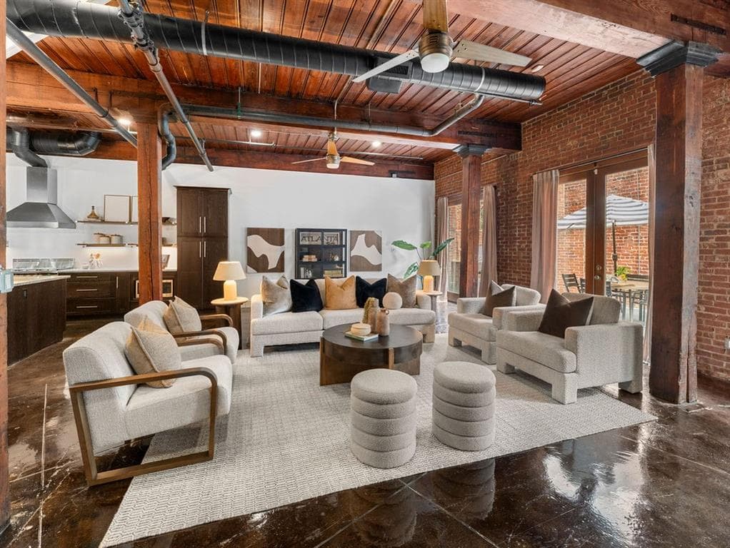 3 bedroom, 3 bathroom, 3,288 sq ft condominium for sale at 320 Peters Street 10, Atlanta, GA 30313