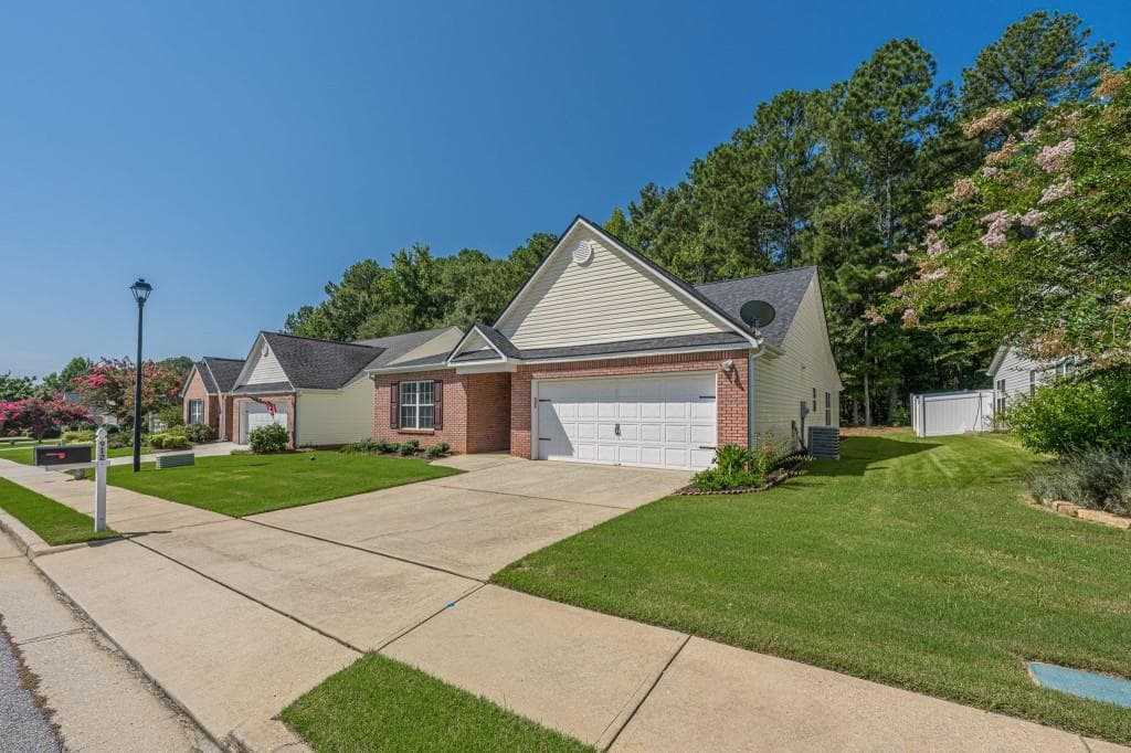 3 bedroom, 2 bathroom, 1,685 sq ft single family residence for sale at 912 Village View Circle, Loganville, GA 30052 — photo 2