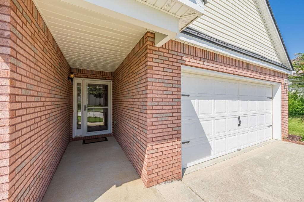 3 bedroom, 2 bathroom, 1,685 sq ft single family residence for sale at 912 Village View Circle, Loganville, GA 30052 — photo 3