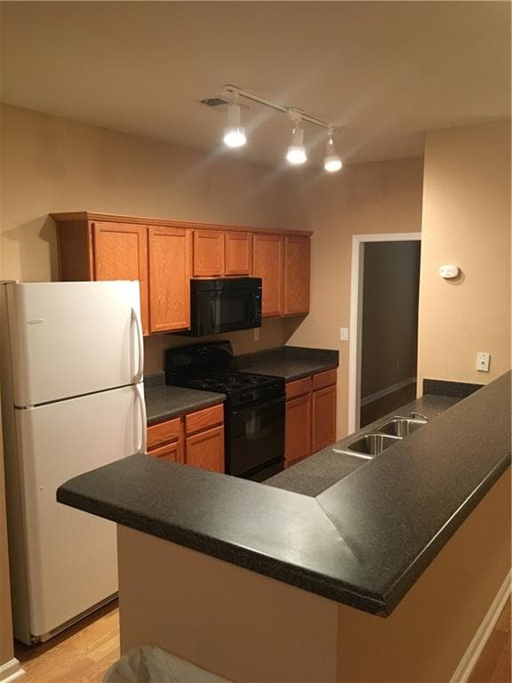 3 bedroom, 3 bathroom, 1,960 sq ft single family residence for rent at 20 Georgian Circle, Adairsville, GA 30103 for $1,700 a month — photo 4