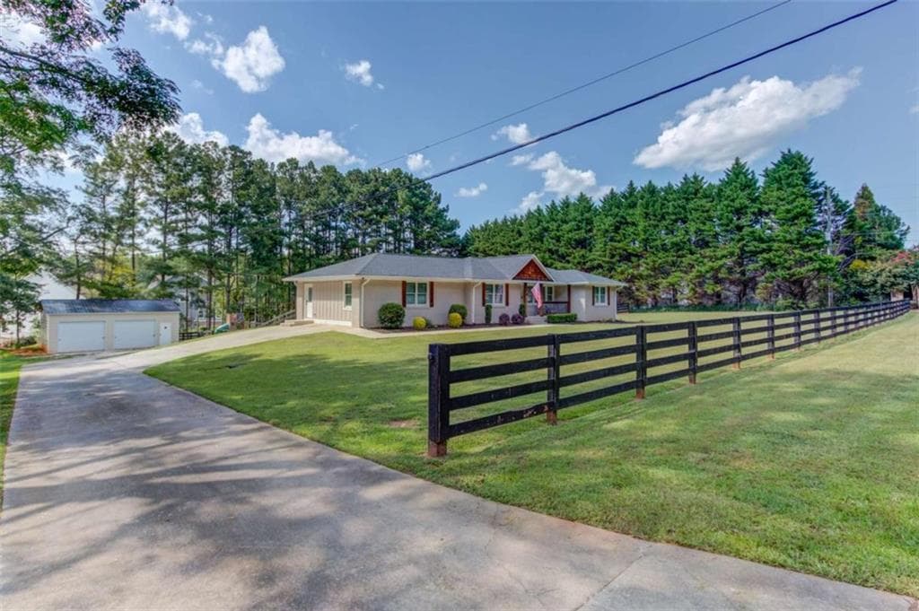 4 bedroom, 3 bathroom, 1,854 sq ft single family residence under contract at 900 Alcovy Street, Monroe, GA 30655