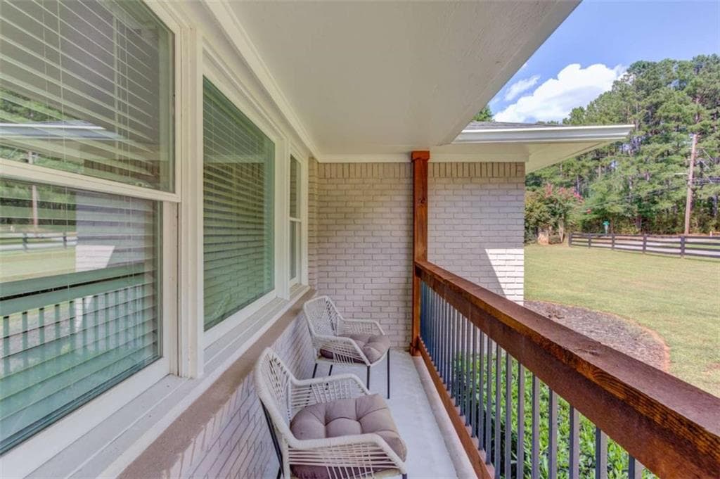 4 bedroom, 3 bathroom, 1,854 sq ft single family residence under contract at 900 Alcovy Street, Monroe, GA 30655 — photo 3