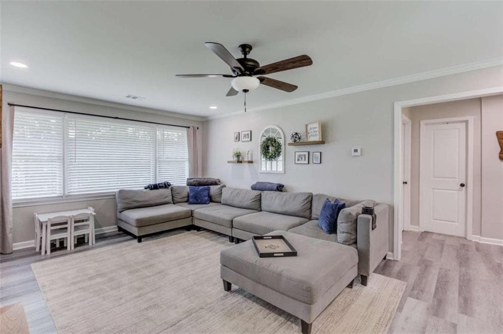 4 bedroom, 3 bathroom, 1,854 sq ft single family residence under contract at 900 Alcovy Street, Monroe, GA 30655 — photo 6