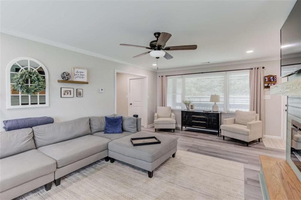 4 bedroom, 3 bathroom, 1,854 sq ft single family residence under contract at 900 Alcovy Street, Monroe, GA 30655 — photo 9