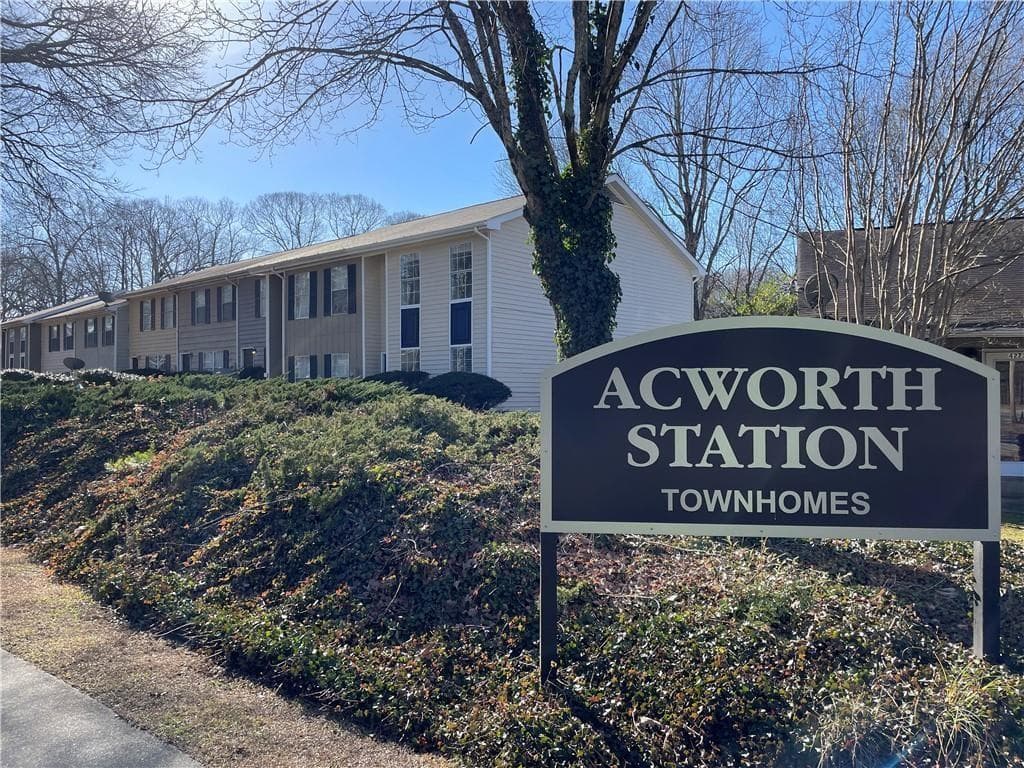2 bedroom, 2 bathroom, 1,118 sq ft townhouse for rent at 4267 Grogan Street, Acworth, GA 30101 for $1,550 a month — photo 1 of 37