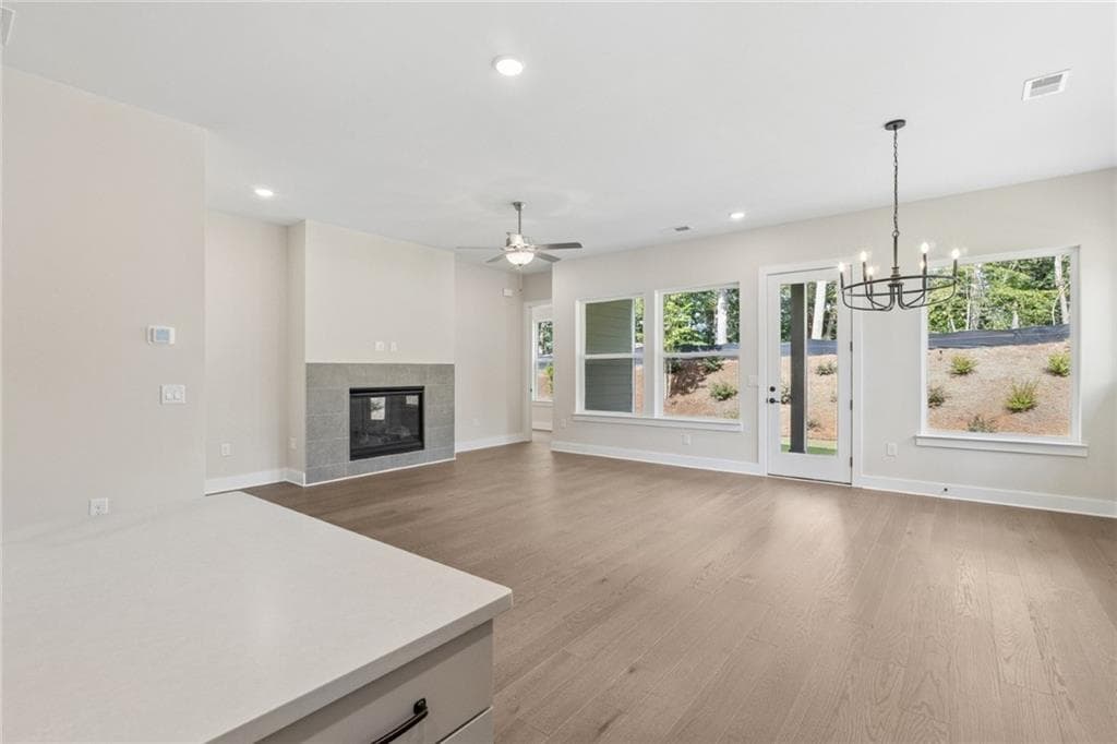 3 bedroom, 3 bathroom, 2,268 sq ft single family residence under contract at 1410 Autumn Lake Drive, Gainesville, GA 30504 — photo 4