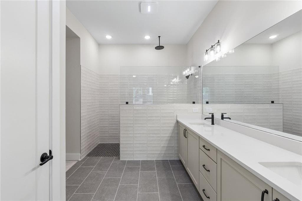 3 bedroom, 3 bathroom, 2,268 sq ft single family residence under contract at 1410 Autumn Lake Drive, Gainesville, GA 30504 — photo 10