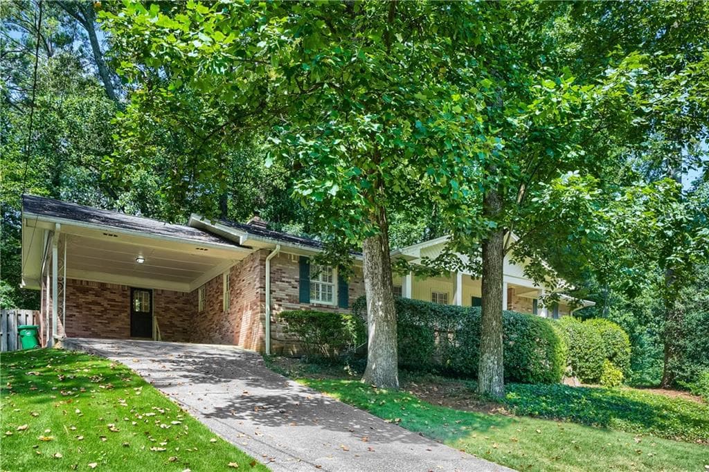 3 bedroom, 2 bathroom, 1,793 sq ft single family residence under contract at 2737 Overlook Drive, Atlanta, GA 30345 — photo 2