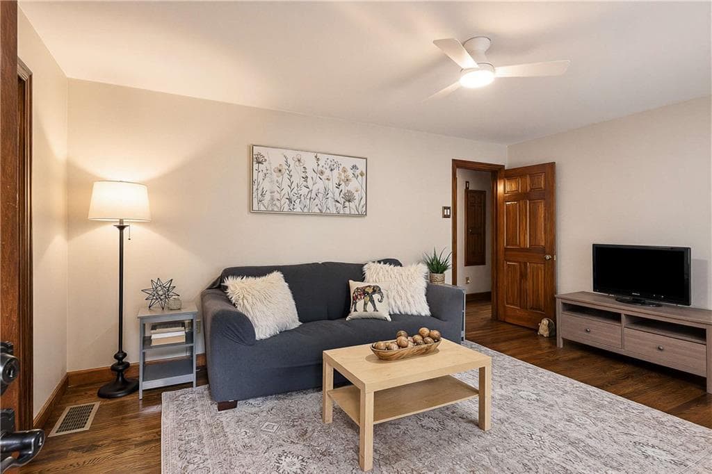 3 bedroom, 1 bathroom, 1,135 sq ft single family residence for sale at 755 Iris Terrace, Decatur, GA 30033 — photo 3