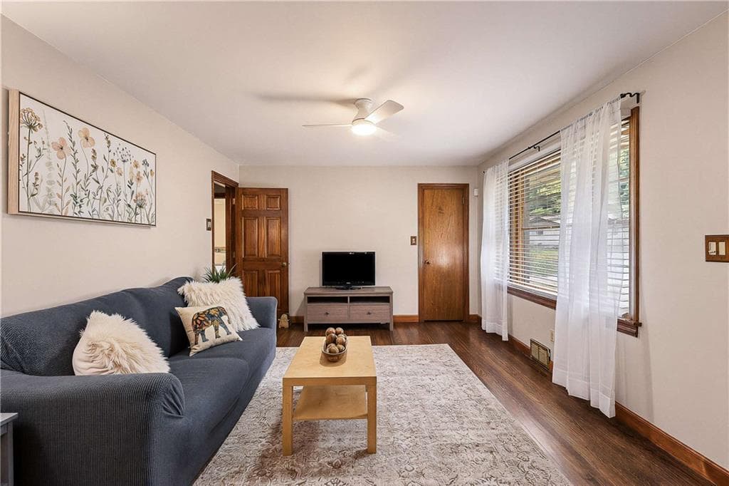 3 bedroom, 1 bathroom, 1,135 sq ft single family residence for sale at 755 Iris Terrace, Decatur, GA 30033 — photo 4