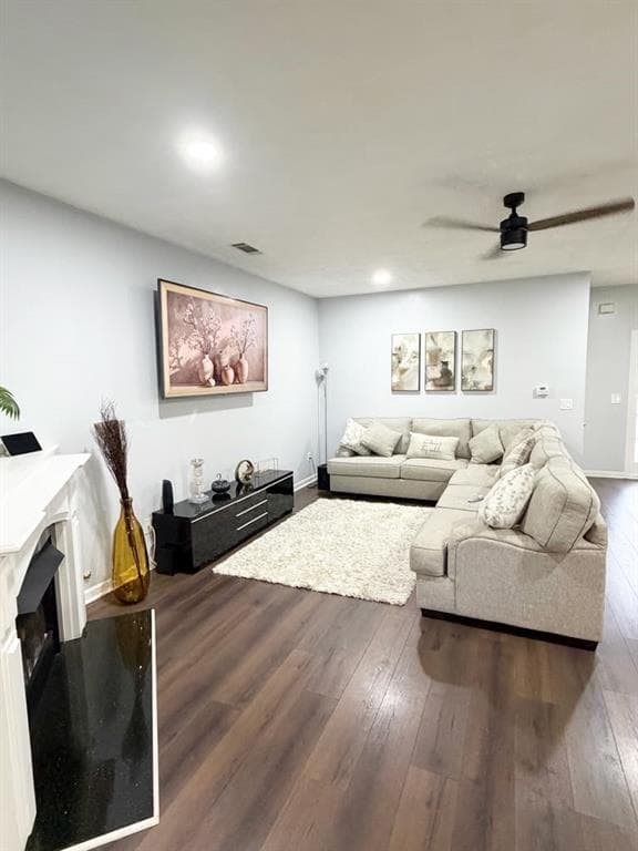 3 bedroom, 3 bathroom, 1,558 sq ft townhouse for sale at 1556 Paramount View Trace, Buford, GA 30518 — photo 3