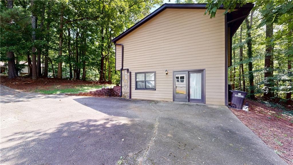 3 bedroom, 2 bathroom, 2,034 sq ft single family residence for sale at 6562 Oakwood Drive, Douglasville, GA 30135 — photo 5