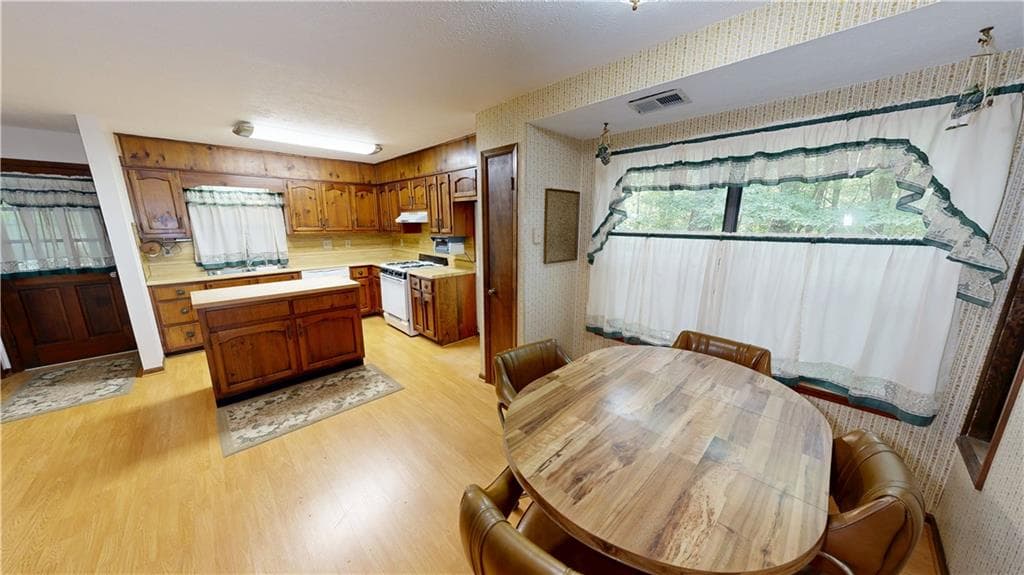 3 bedroom, 2 bathroom, 2,034 sq ft single family residence for sale at 6562 Oakwood Drive, Douglasville, GA 30135 — photo 9