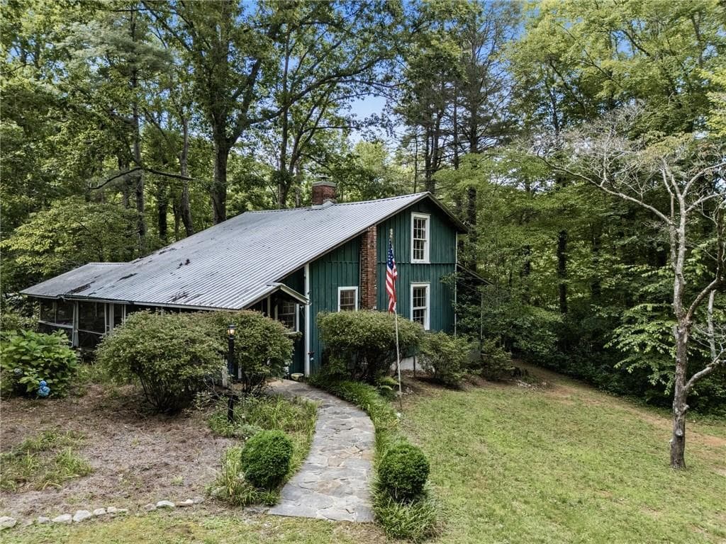 4 bedroom, 4 bathroom, 2,594 sq ft single family residence for sale at 31 Bear Creek Lane, Clayton, GA 30525 — photo 1 of 33