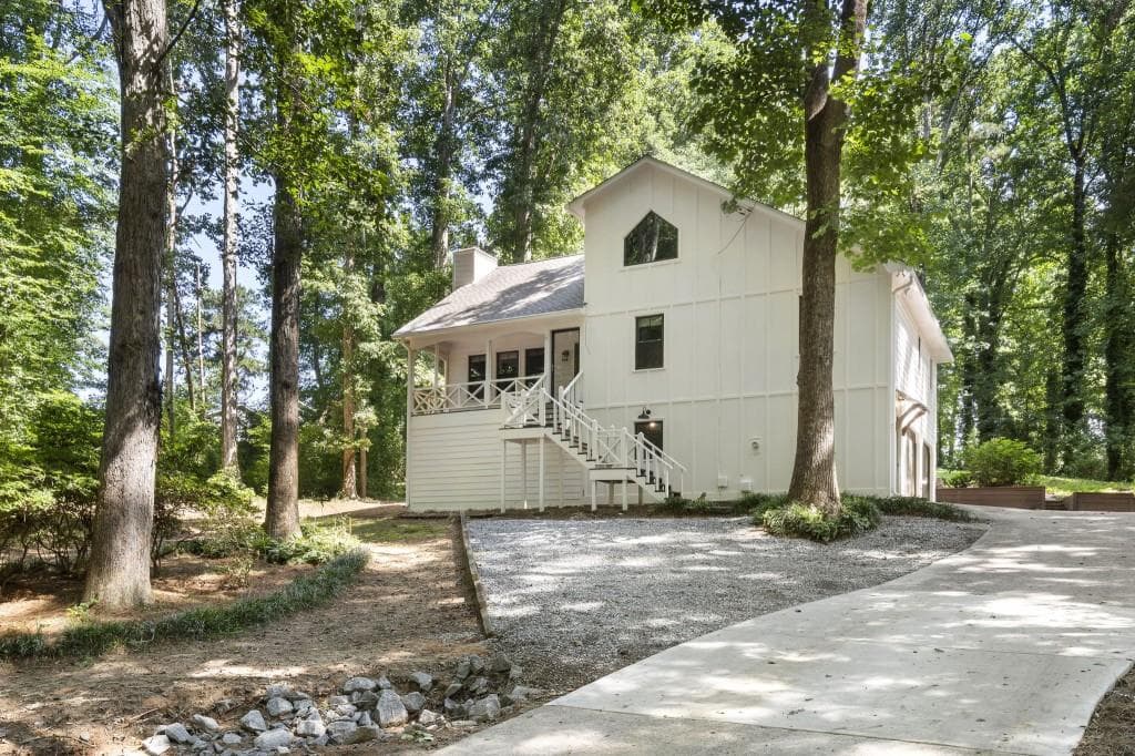 6 bedroom, 4 bathroom, 2,300 sq ft single family residence for sale at 109 Toonigh Court, Woodstock, GA 30188