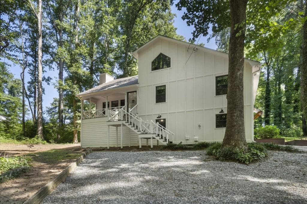 6 bedroom, 4 bathroom, 2,300 sq ft single family residence for sale at 109 Toonigh Court, Woodstock, GA 30188 — photo 2