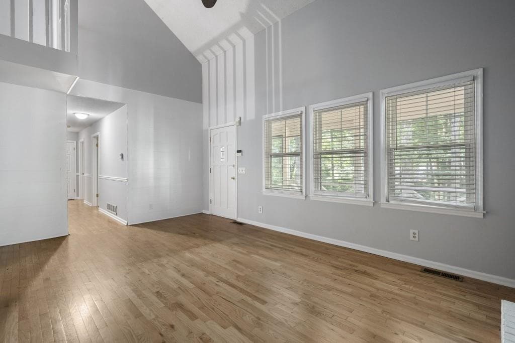 6 bedroom, 4 bathroom, 2,300 sq ft single family residence for sale at 109 Toonigh Court, Woodstock, GA 30188 — photo 4