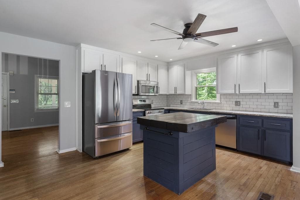 6 bedroom, 4 bathroom, 2,300 sq ft single family residence for sale at 109 Toonigh Court, Woodstock, GA 30188 — photo 6