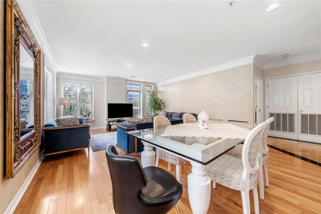 3 bedroom, 2 bathroom, 3,308 sq ft condominium for sale at 3334 Peachtree Road 112, Atlanta, GA 30326 — photo 2