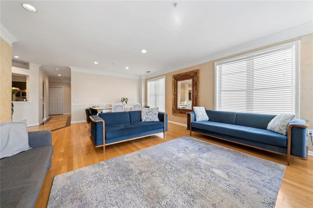 3 bedroom, 2 bathroom, 3,308 sq ft condominium for sale at 3334 Peachtree Road 112, Atlanta, GA 30326 — photo 3